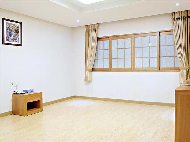 Jeju Parkside Tourist Hotel Εξωτερικό φωτογραφία